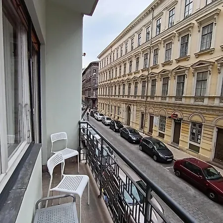 Studio With Terrace In Heart Of The City Budapest Exterior photo
